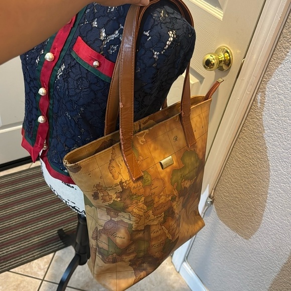 Prim Classe Shoulder Bag - Picture 5 of 13